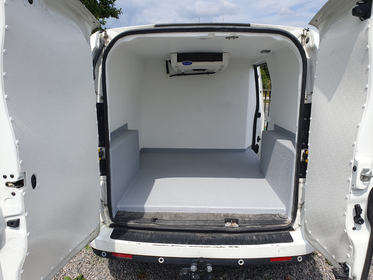 FIAT DOBLO 1.6 LONG CHLODNIA carrier +230v KLIMA EURO6 - Refrigerated delivery van: picture 2 FIAT DOBLO 1.6 LONG CHLODNIA carrier +230v KLIMA EURO6 - Refrigerated delivery van: picture 2