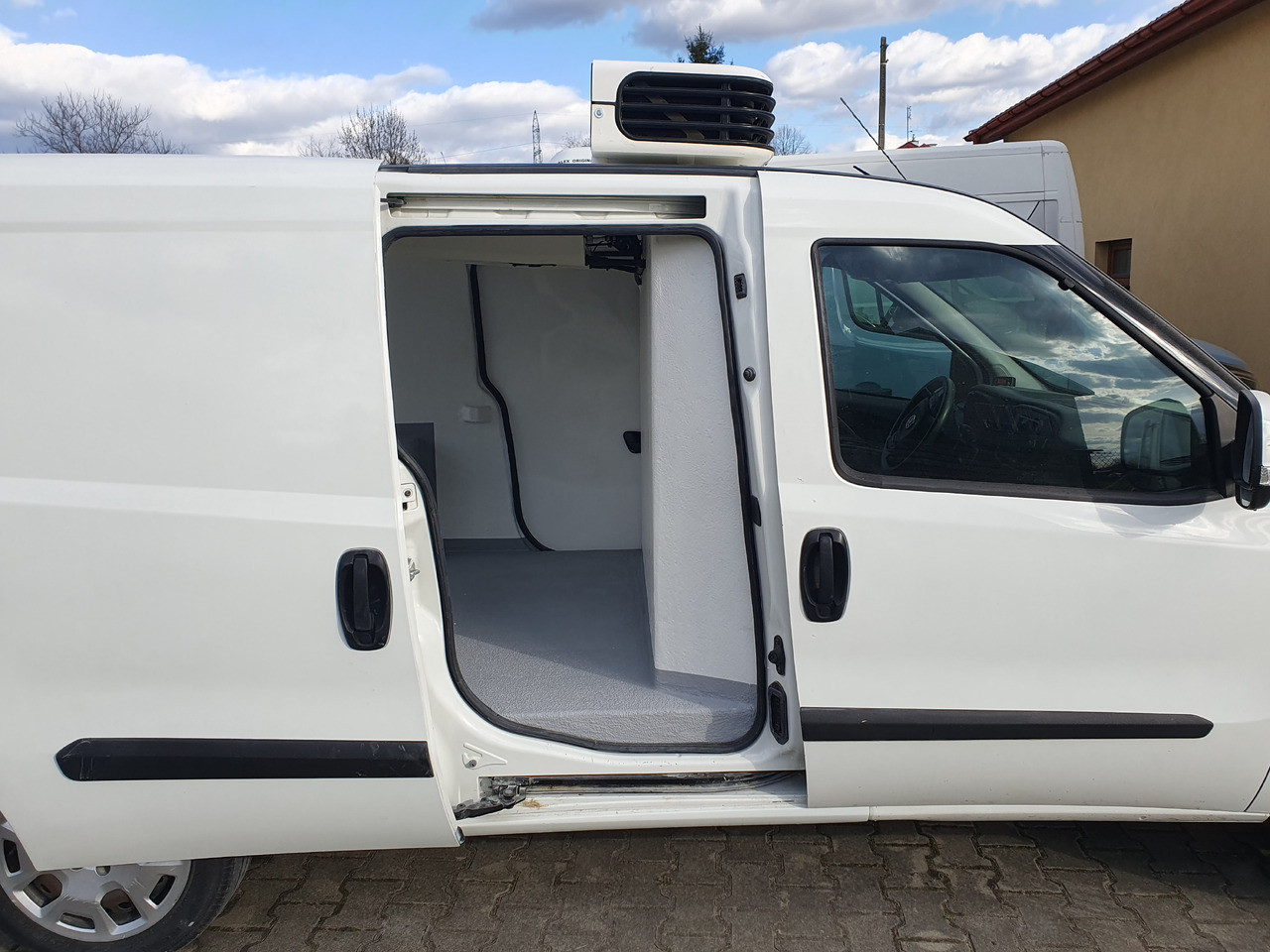 FIAT DOBLO CHLODNIA MROZNIA CARRIER KLIMA EURO6 - Refrigerated delivery van: picture 3 FIAT DOBLO CHLODNIA MROZNIA CARRIER KLIMA EURO6 - Refrigerated delivery van: picture 3