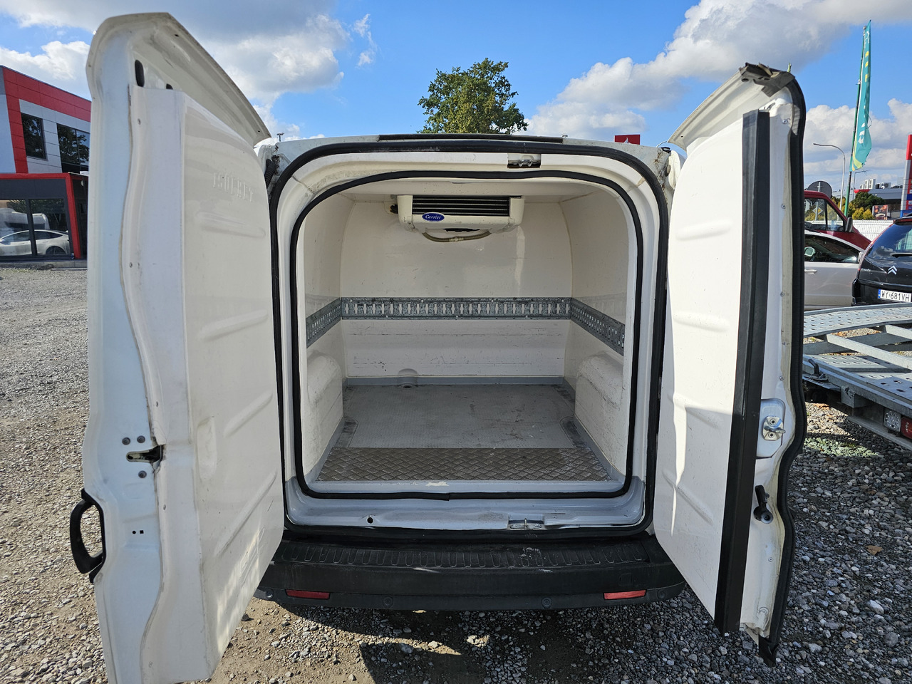 Fiat Doblo chlodnia mroznia carrier +230v - 18 C euro5 - Refrigerated delivery van: picture 2 Fiat Doblo chlodnia mroznia carrier +230v - 18 C euro5 - Refrigerated delivery van: picture 2