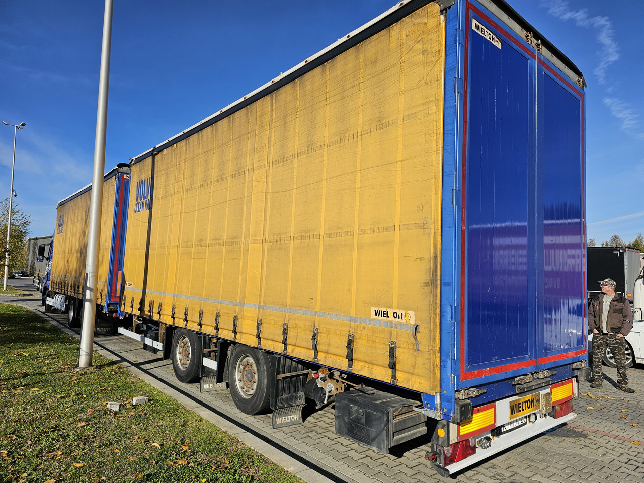 VOLVO FH460 ZESTAW TANDEM 120 M3 PRZEJAZDOWY + PRZYCZEPA FIRANKA SAF - Curtain side truck: picture 5 VOLVO FH460 ZESTAW TANDEM 120 M3 PRZEJAZDOWY + PRZYCZEPA FIRANKA SAF - Curtain side truck: picture 5