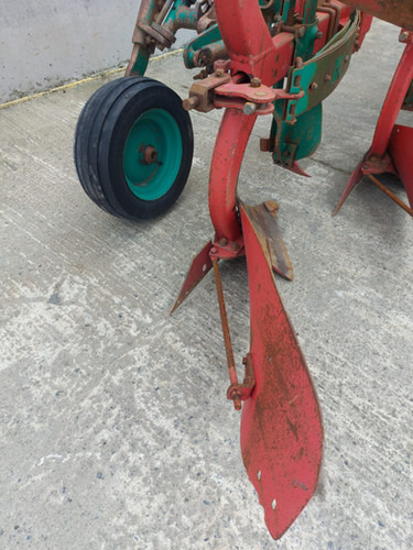 Kverneland ES 100-200-28 - Plow: picture 2 Kverneland ES 100-200-28 - Plow: picture 2