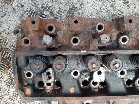 Claas Ares 600, 700, 800 Series 836 Engine Cylinder Head 6005021490 - Cylinder head for Farm tractor: picture 4 Claas Ares 600, 700, 800 Series 836 Engine Cylinder Head 6005021490 - Cylinder head for Farm tractor: picture 4