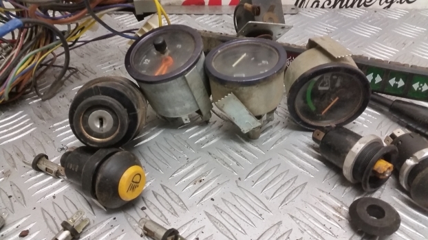 Deutzdx4.70 Electrical Wire, Switches, Fuses, Measuring And Displaying Devices - Electrical system for Farm tractor: picture 4 Deutzdx4.70 Electrical Wire, Switches, Fuses, Measuring And Displaying Devices - Electrical system for Farm tractor: picture 4