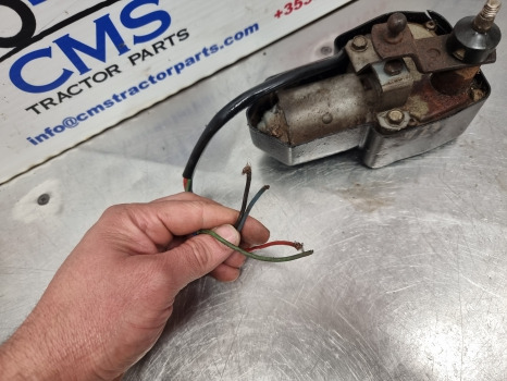 John Deere 3350, 30, 40 Series, Front Wiper Motor Al34846, 390211703 - Wiper: picture 2 John Deere 3350, 30, 40 Series, Front Wiper Motor Al34846, 390211703 - Wiper: picture 2