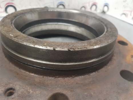 John Deere 6610 Deutz Zf Front Hub Bolt Plate L101713, 4475407037, 4475307037 - Hub for Farm tractor: picture 5 John Deere 6610 Deutz Zf Front Hub Bolt Plate L101713, 4475407037, 4475307037 - Hub for Farm tractor: picture 5