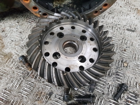 New Holland Lm435a Front Axle Housing Bevel Gear 85825672; 85826431; 85826706; - Front axle for Telescopic handler: picture 2 New Holland Lm435a Front Axle Housing Bevel Gear 85825672; 85826431; 85826706; - Front axle for Telescopic handler: picture 2