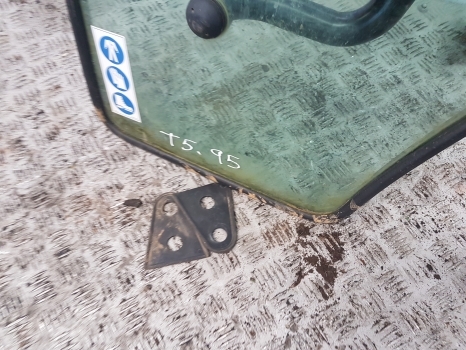 New Holland T4, T5 Series T5.95, 85, 120 Cab Door Lhs 84472427, 84224132 - Door and parts for Farm tractor: picture 4 New Holland T4, T5 Series T5.95, 85, 120 Cab Door Lhs 84472427, 84224132 - Door and parts for Farm tractor: picture 4