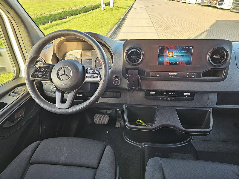 Closed box van Mercedes-Benz Sprinter 317: picture 7 Closed box van Mercedes-Benz Sprinter 317: picture 7