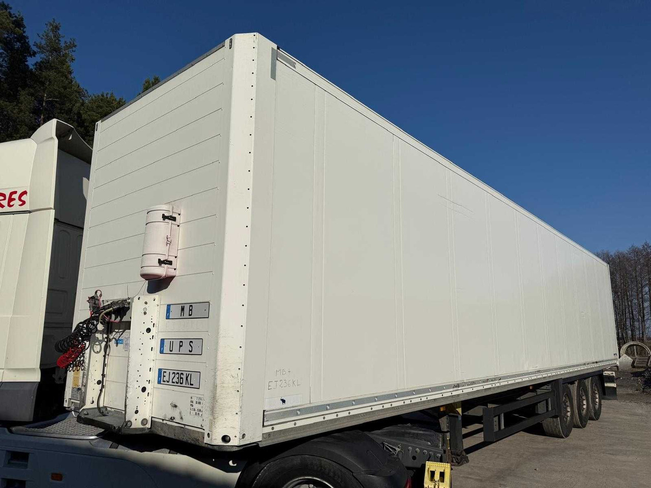 Schmitz Izoterma Kontener Box, 2017r, roleta , 481083 km , z Francji - Closed box semi-trailer: picture 3 Schmitz Izoterma Kontener Box, 2017r, roleta , 481083 km , z Francji - Closed box semi-trailer: picture 3