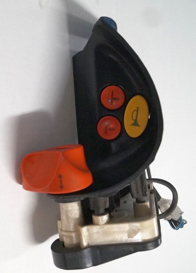 Linde 1443605100 | Rijschakelaar Control handle Control module - Electrical system for Material handling equipment: picture 1 Linde 1443605100 | Rijschakelaar Control handle Control module - Electrical system for Material handling equipment: picture 1