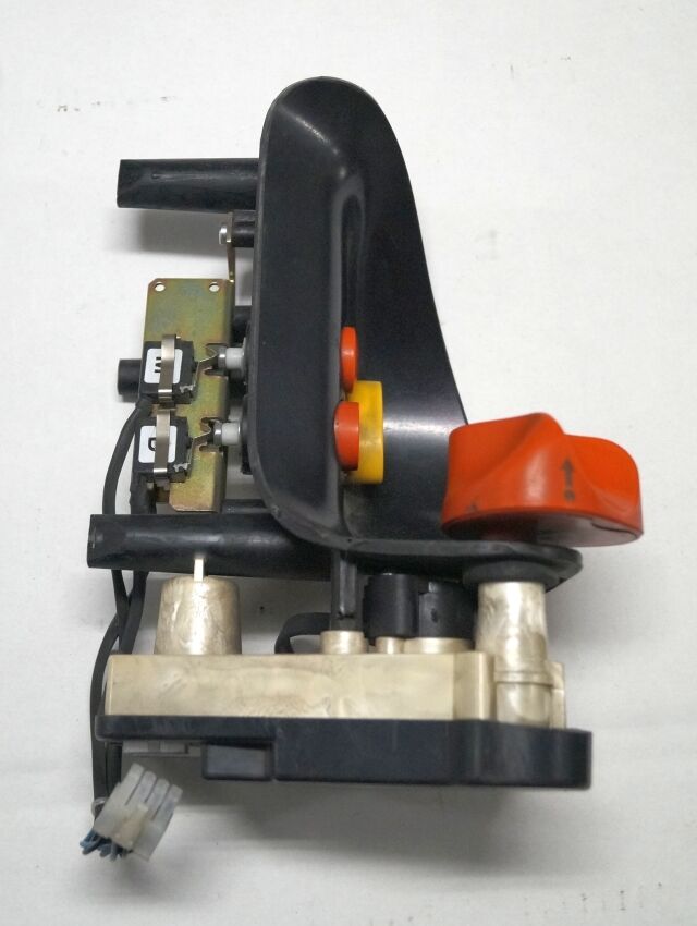 Linde 1443605100 | Rijschakelaar Control handle Control module - Electrical system for Material handling equipment: picture 3 Linde 1443605100 | Rijschakelaar Control handle Control module - Electrical system for Material handling equipment: picture 3
