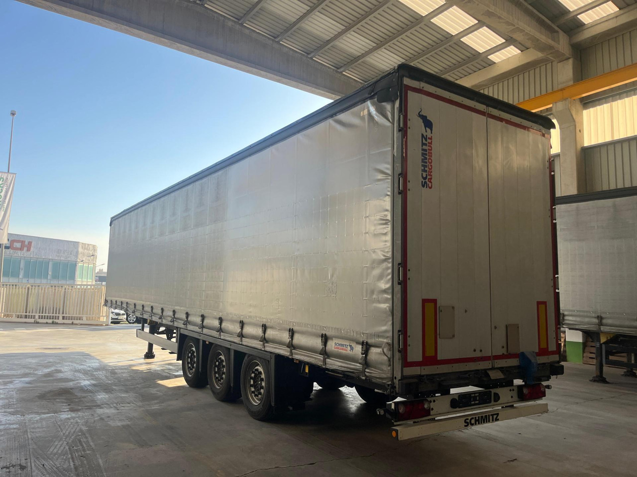 Schmitz Cargobull SCS24/L Varios - Curtainsider semi-trailer: picture 4 Schmitz Cargobull SCS24/L Varios - Curtainsider semi-trailer: picture 4