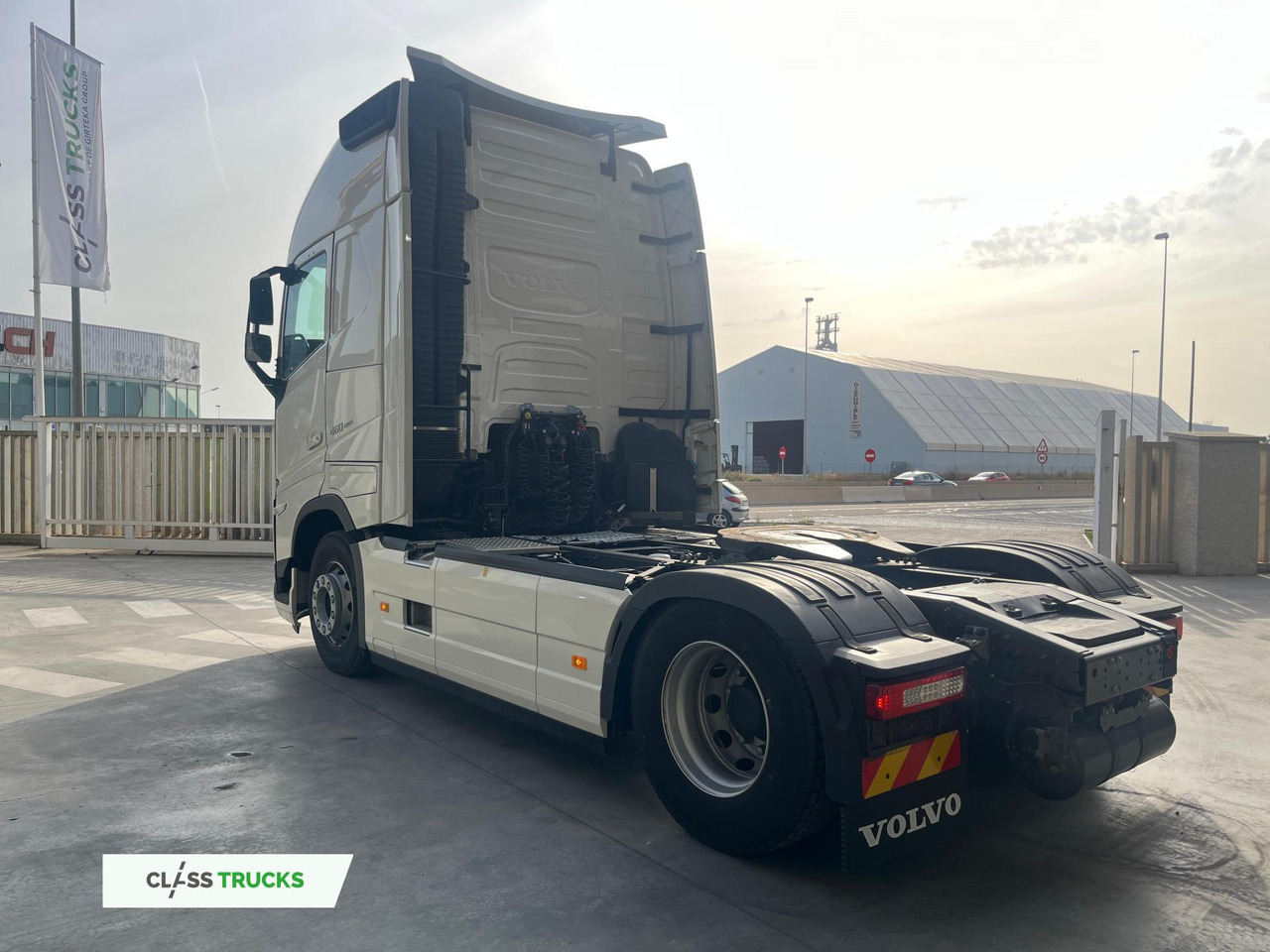 Volvo FH 460 Globetrotter XL i-Save Side Skirts - Tractor truck: picture 4 Volvo FH 460 Globetrotter XL i-Save Side Skirts - Tractor truck: picture 4