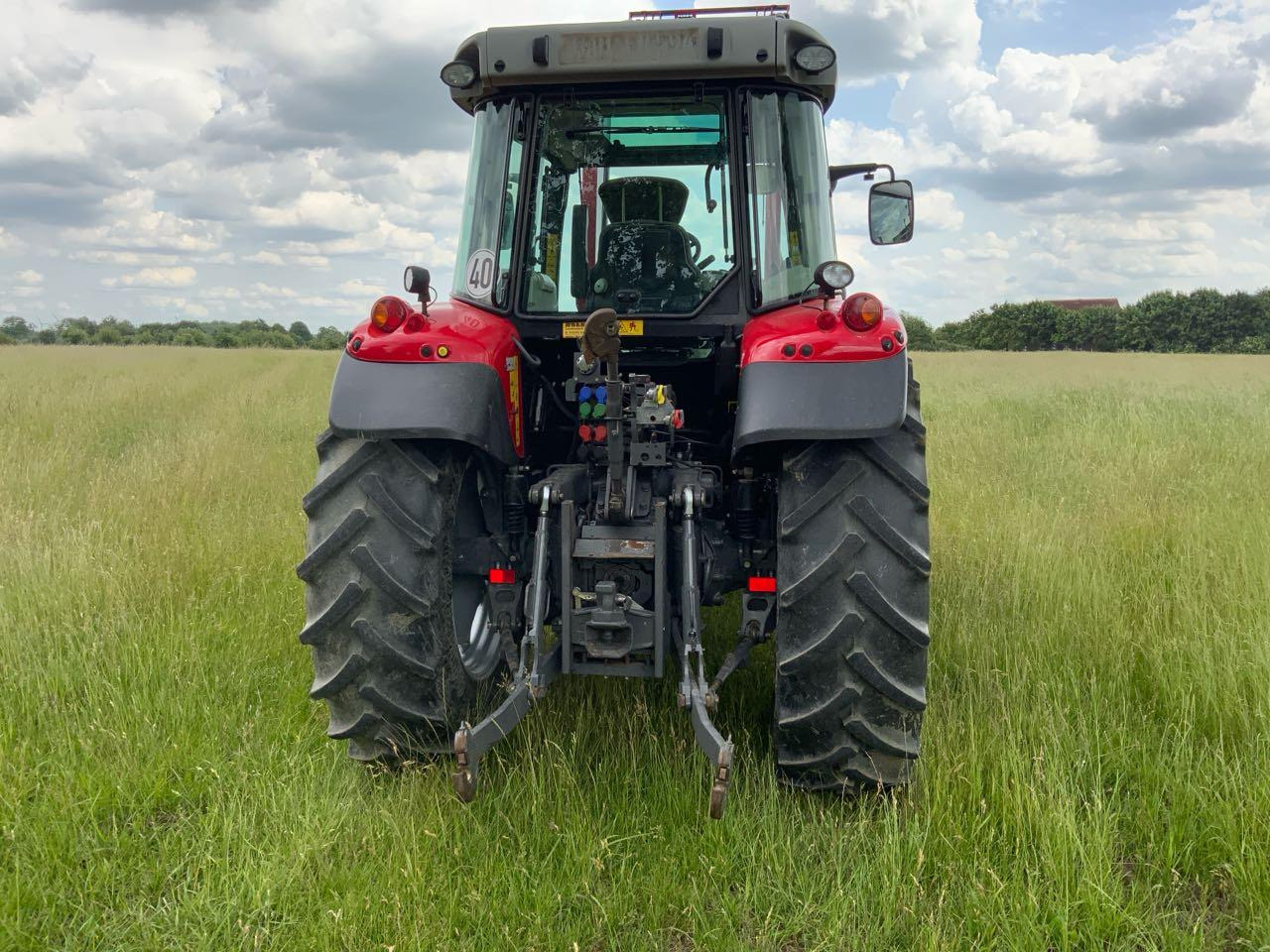Massey Ferguson MF 5613 Dyna6 Efficient - Farm tractor: picture 3 Massey Ferguson MF 5613 Dyna6 Efficient - Farm tractor: picture 3