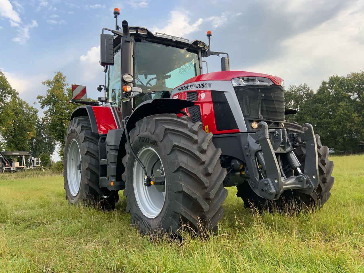 Massey Ferguson MF 8S.265 DYNA-VT - Farm tractor: picture 1 Massey Ferguson MF 8S.265 DYNA-VT - Farm tractor: picture 1