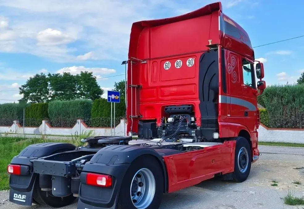 DAF XF 530 Super Space Cab | RETARDER | KLIMATYZACJA | EURO 6 | 2018 | 530 000 km - Tractor truck: picture 4 DAF XF 530 Super Space Cab | RETARDER | KLIMATYZACJA | EURO 6 | 2018 | 530 000 km - Tractor truck: picture 4
