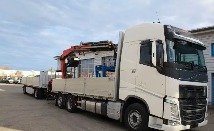 Volvo FH500 6x2 | Platforma z HDS Fassi F215A7 - Sterowanie radiowe | Euro 6 | Automatyczna skrzynia | 390 000 km - Dropside/ Flatbed truck, Crane truck: picture 1 Volvo FH500 6x2 | Platforma z HDS Fassi F215A7 - Sterowanie radiowe | Euro 6 | Automatyczna skrzynia | 390 000 km - Dropside/ Flatbed truck, Crane truck: picture 1