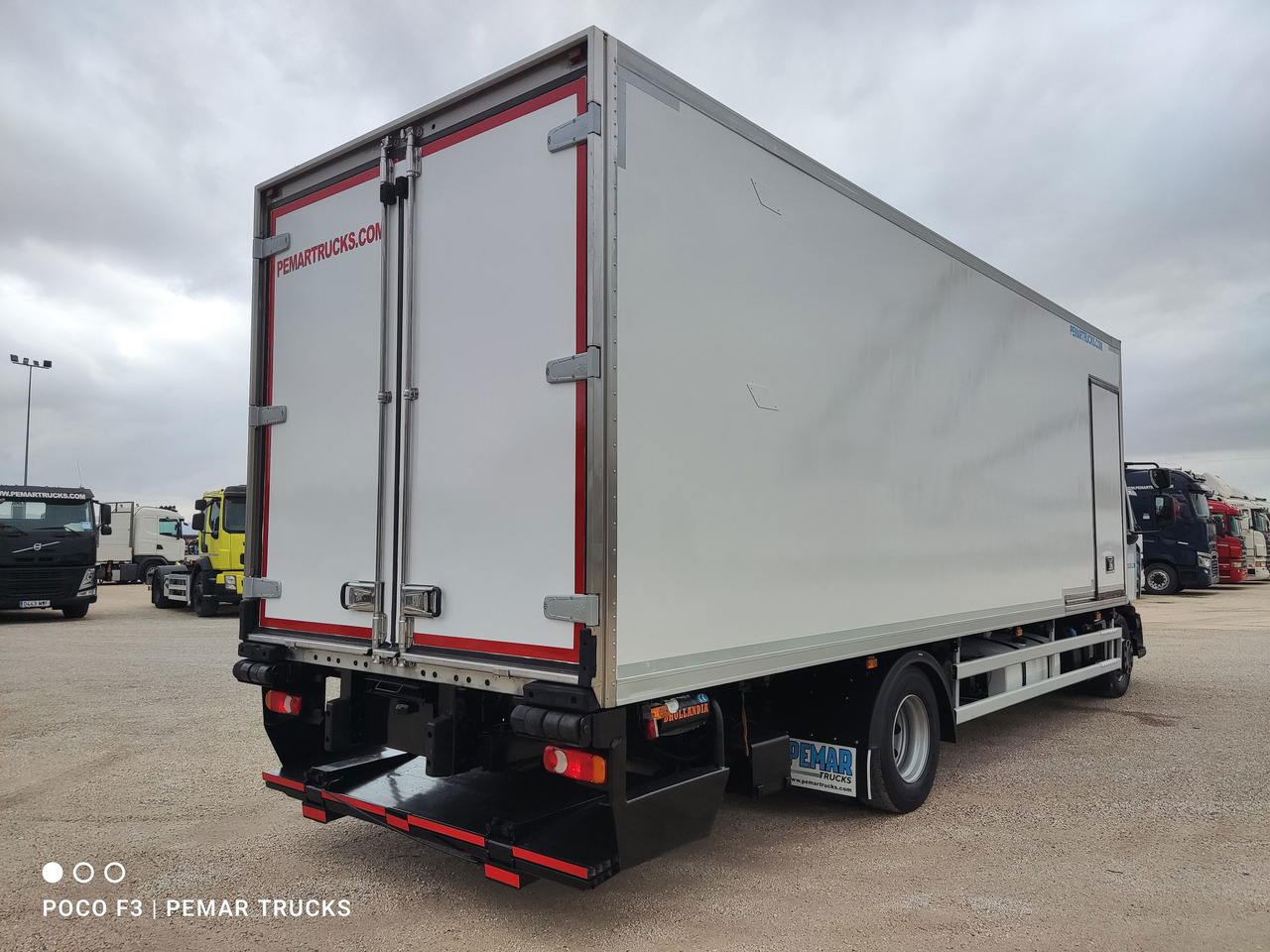 Refrigerator truck RENAULT MIDLUM D16 240 EURO 6: picture 5