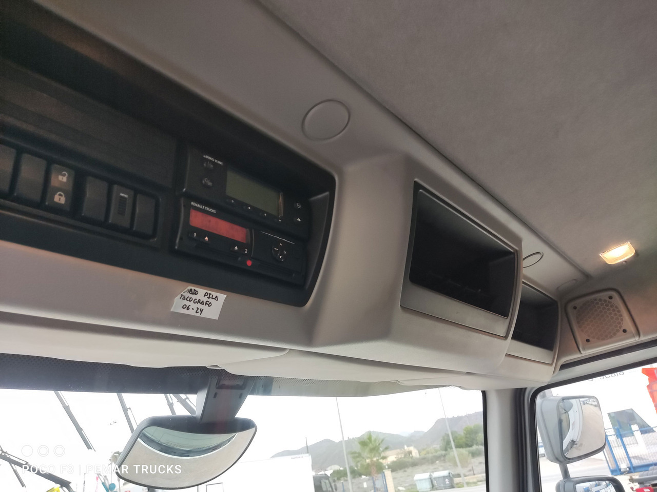 Refrigerator truck RENAULT MIDLUM D16 240 EURO 6: picture 19
