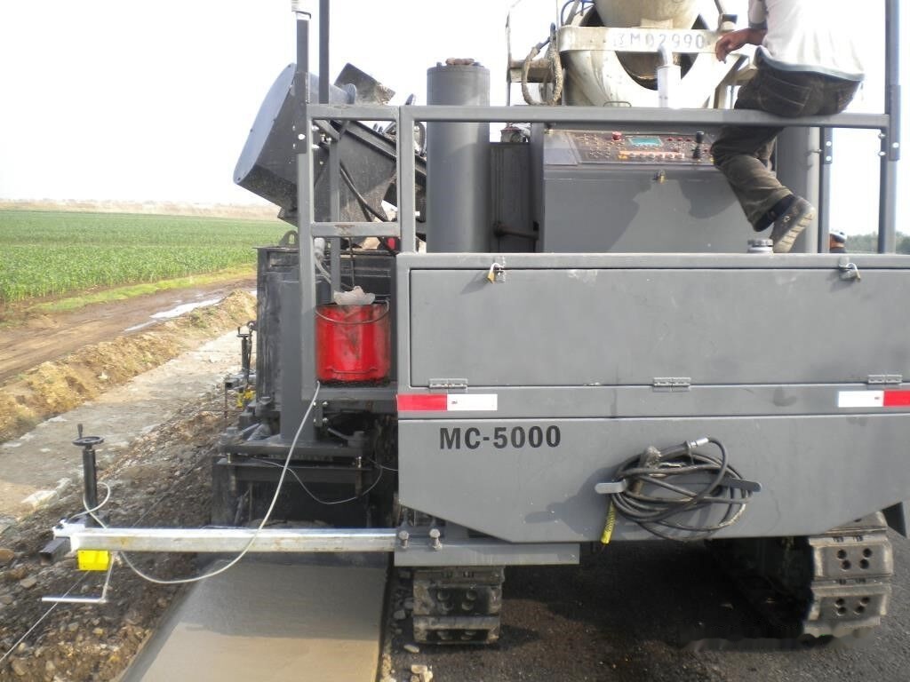 Kinglink MC5000 Concrete slipform paver for road ditch and gutter - Slipform paver: picture 3 Kinglink MC5000 Concrete slipform paver for road ditch and gutter - Slipform paver: picture 3