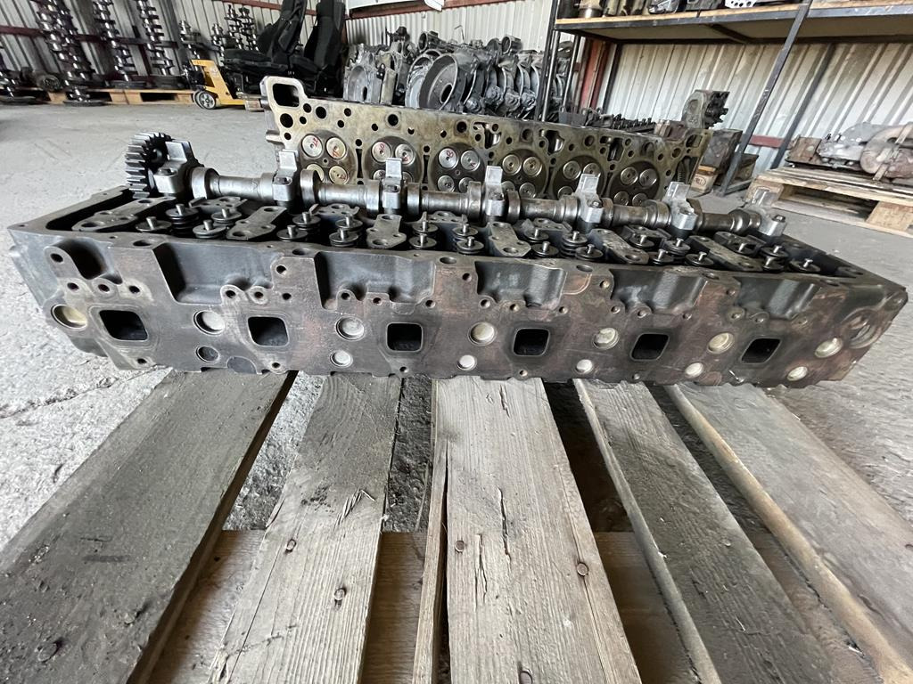 MAN TGA COMMONRAIL D20 - Cylinder head for Truck: picture 2 MAN TGA COMMONRAIL D20 - Cylinder head for Truck: picture 2