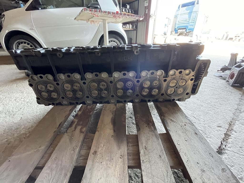 MAN TGA COMMONRAIL D20 - Cylinder head for Truck: picture 3 MAN TGA COMMONRAIL D20 - Cylinder head for Truck: picture 3