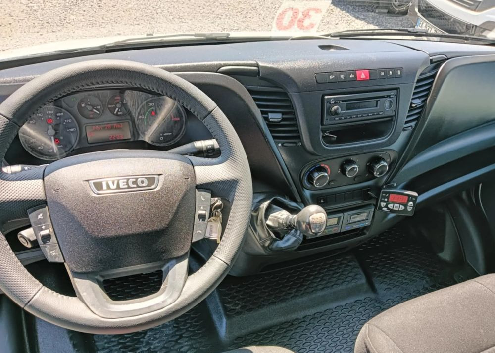 Iveco 35C13, 35C12, 35C14, 35C15 - Refrigerated delivery van: picture 3 Iveco 35C13, 35C12, 35C14, 35C15 - Refrigerated delivery van: picture 3