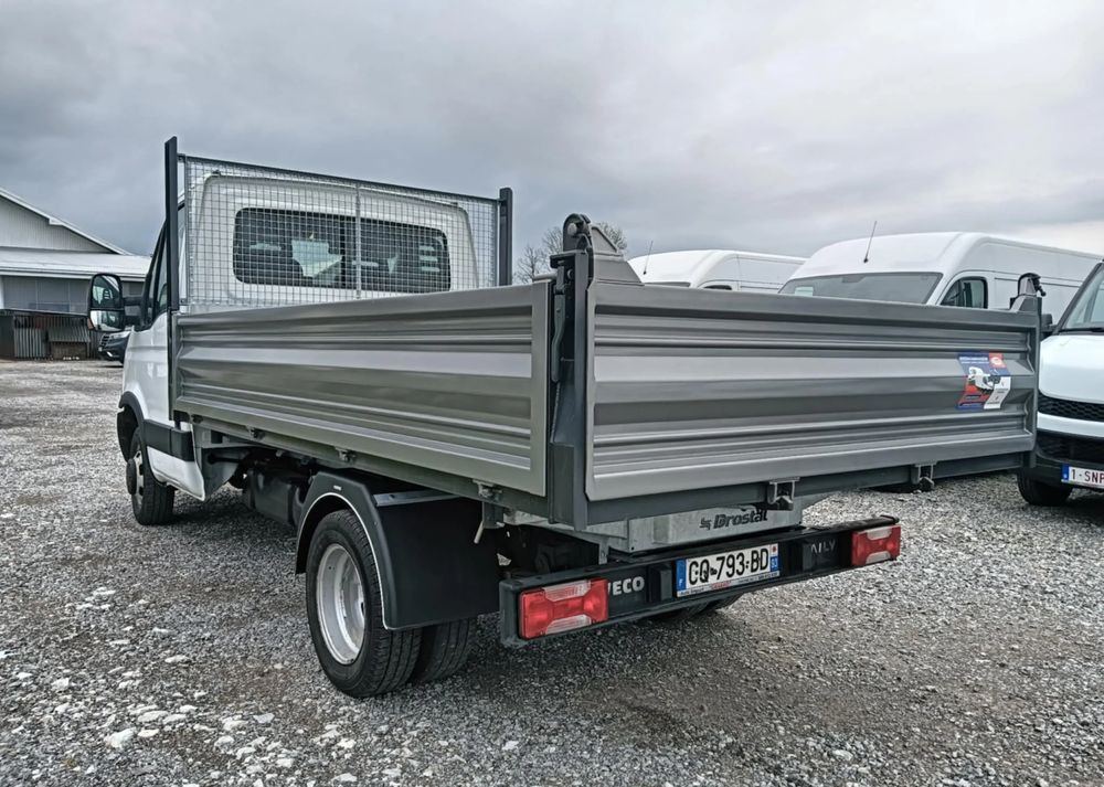 Iveco 35C13, 35C12, 35C15 - Tipper van: picture 5 Iveco 35C13, 35C12, 35C15 - Tipper van: picture 5