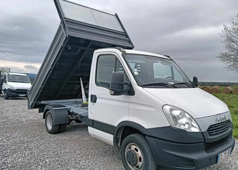 Iveco 35C13, 35C12, 35C15 - Tipper van: picture 2 Iveco 35C13, 35C12, 35C15 - Tipper van: picture 2