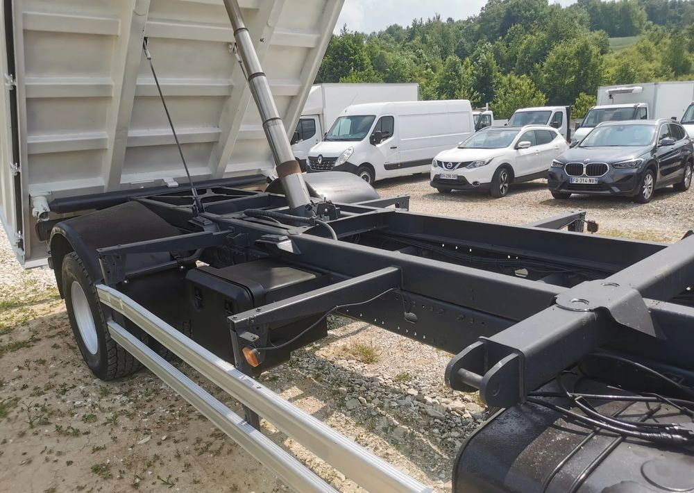 Tipper MAN TGM 15.240 Żuraw HDS HIAB + kiper wywrotka + Płyta czołowa Mały przebieg Klima: picture 17