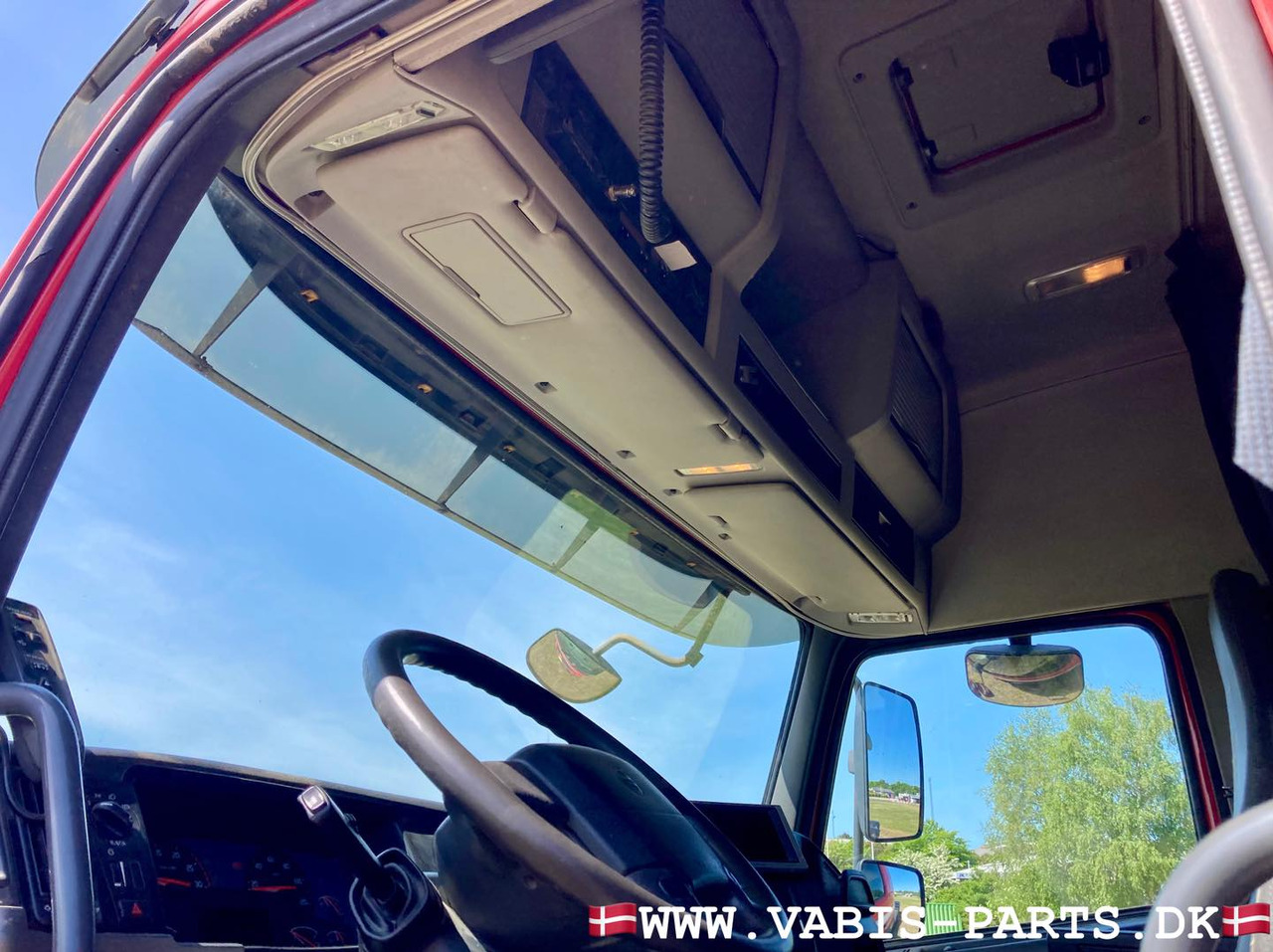 Volvo FMX 460 Volvo FMX With Palfinger Hook lift - Container transporter/ Swap body truck: picture 3 Volvo FMX 460 Volvo FMX With Palfinger Hook lift - Container transporter/ Swap body truck: picture 3
