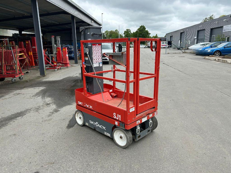 Skyjack SJ12 - Scissor lift: picture 2 Skyjack SJ12 - Scissor lift: picture 2