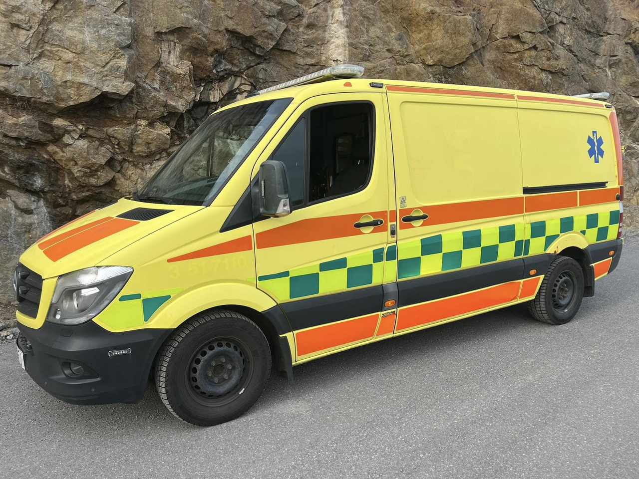Mercedes-Benz Sprinter 319 - AMBULANCE / Krankenwagen / Швидка допомога - Ambulance: picture 2 Mercedes-Benz Sprinter 319 - AMBULANCE / Krankenwagen / Швидка допомога - Ambulance: picture 2