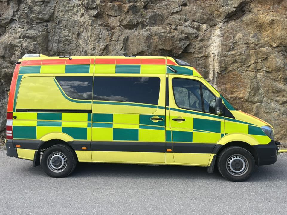 Mercedes-Benz Sprinter 319 - AMBULANCE - RESERVERAD !! - Ambulance: picture 4 Mercedes-Benz Sprinter 319 - AMBULANCE - RESERVERAD !! - Ambulance: picture 4