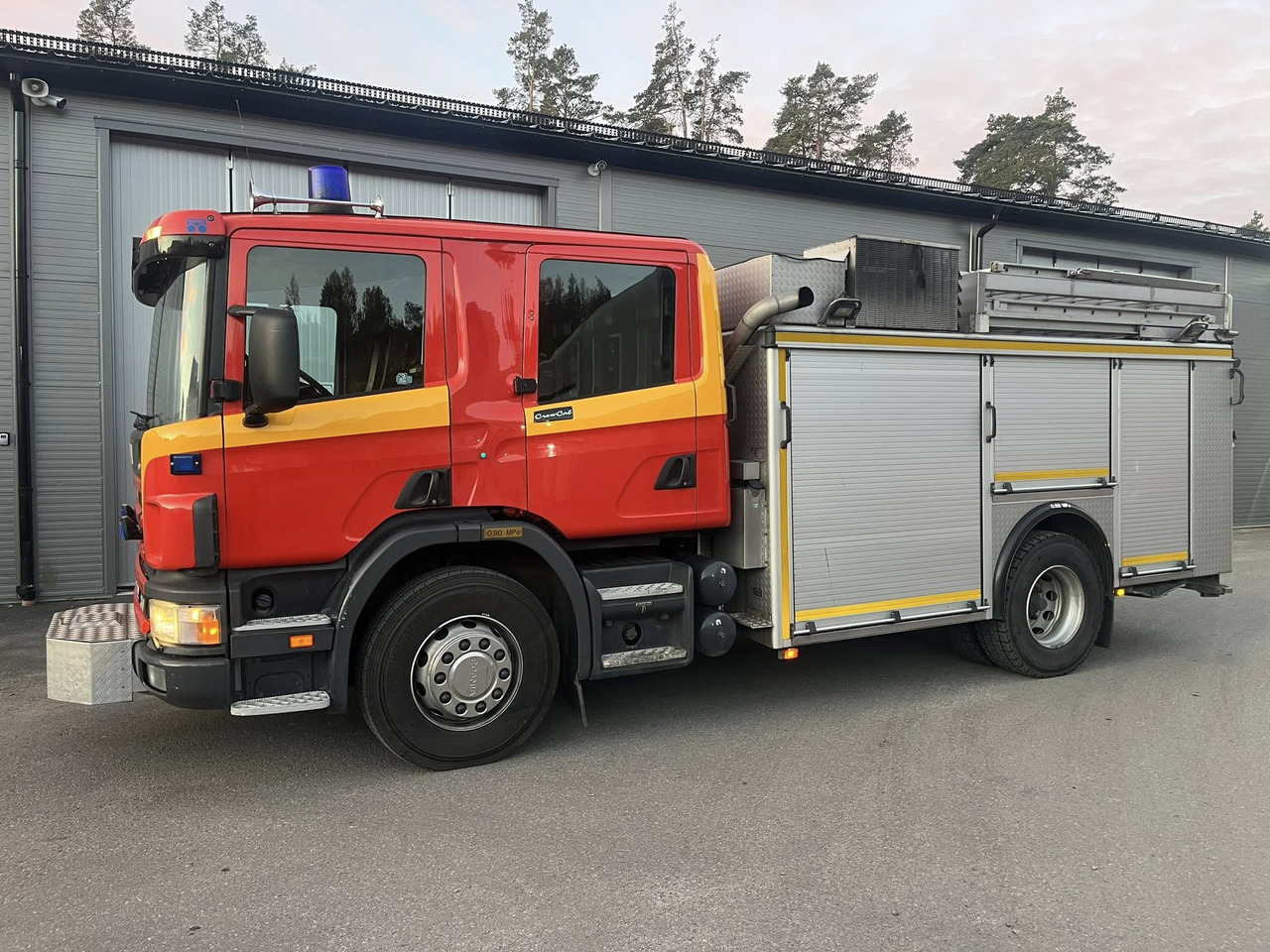 SCANIA P94GB 4x2 NZ310 - Fire engine - Fire truck: picture 3 SCANIA P94GB 4x2 NZ310 - Fire engine - Fire truck: picture 3