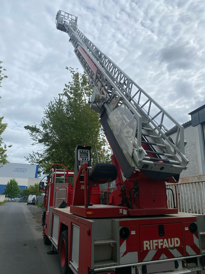 Renault Midliner M180 Drehleiter Feuerwehr EPSA23.5 1999 - Truck with aerial platform: picture 1 Renault Midliner M180 Drehleiter Feuerwehr EPSA23.5 1999 - Truck with aerial platform: picture 1