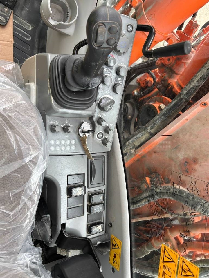 Wheel excavator Hitachi ZX 140 W-5B: picture 12