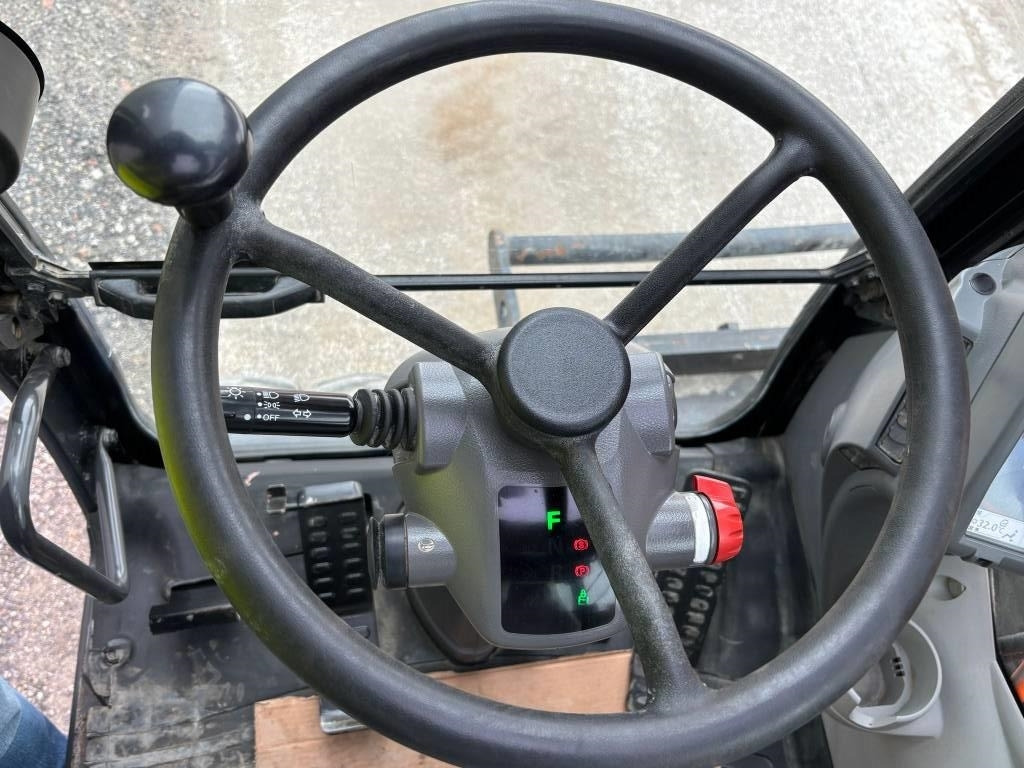 Wheel excavator Hitachi ZX 140 W-5B: picture 11