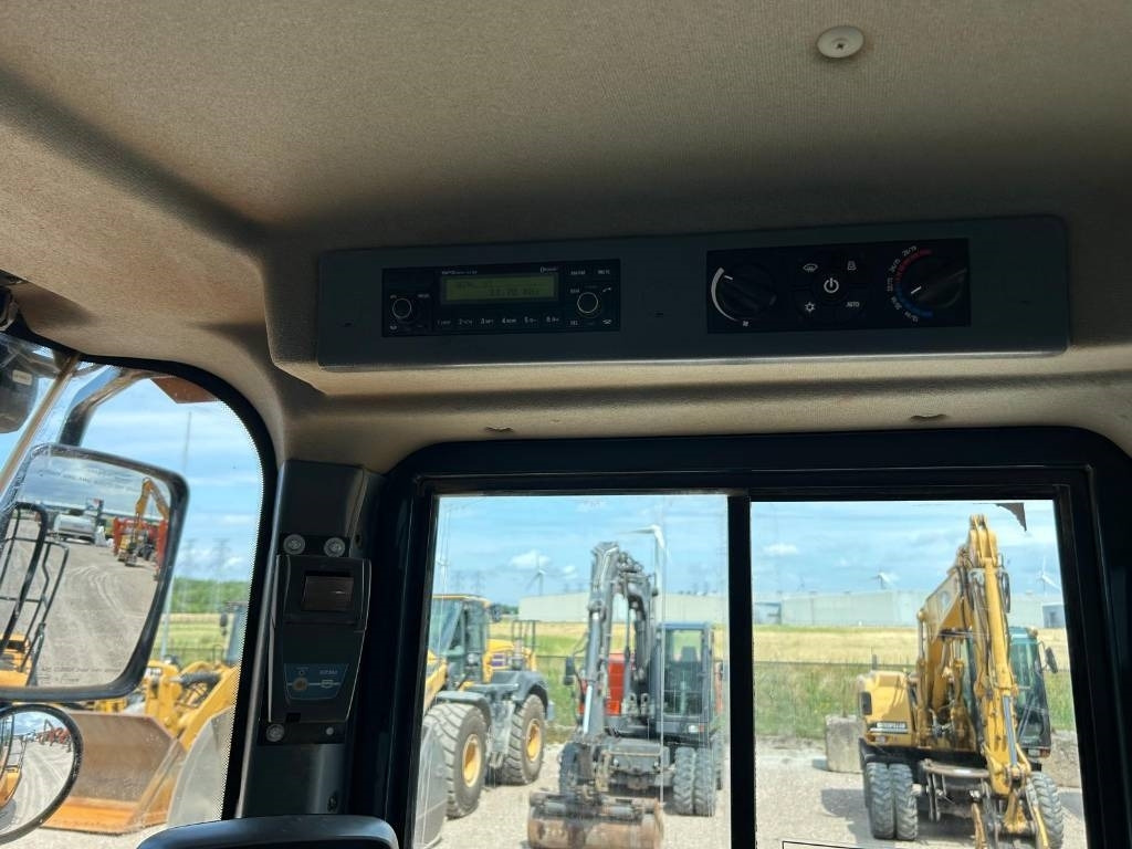 Wheel loader Hyundai HL 970: picture 20