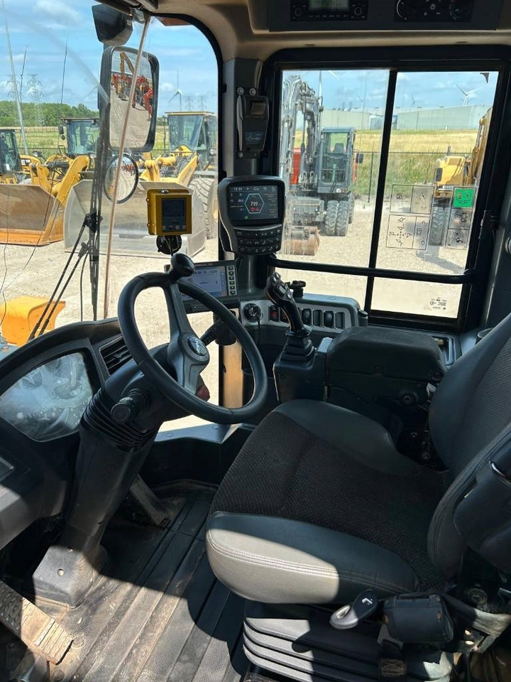 Wheel loader Hyundai HL 970: picture 15