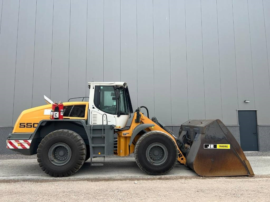 Liebherr L 550 (Comes with High-tip - Mit Hochkipper) - Wheel loader: picture 5 Liebherr L 550 (Comes with High-tip - Mit Hochkipper) - Wheel loader: picture 5