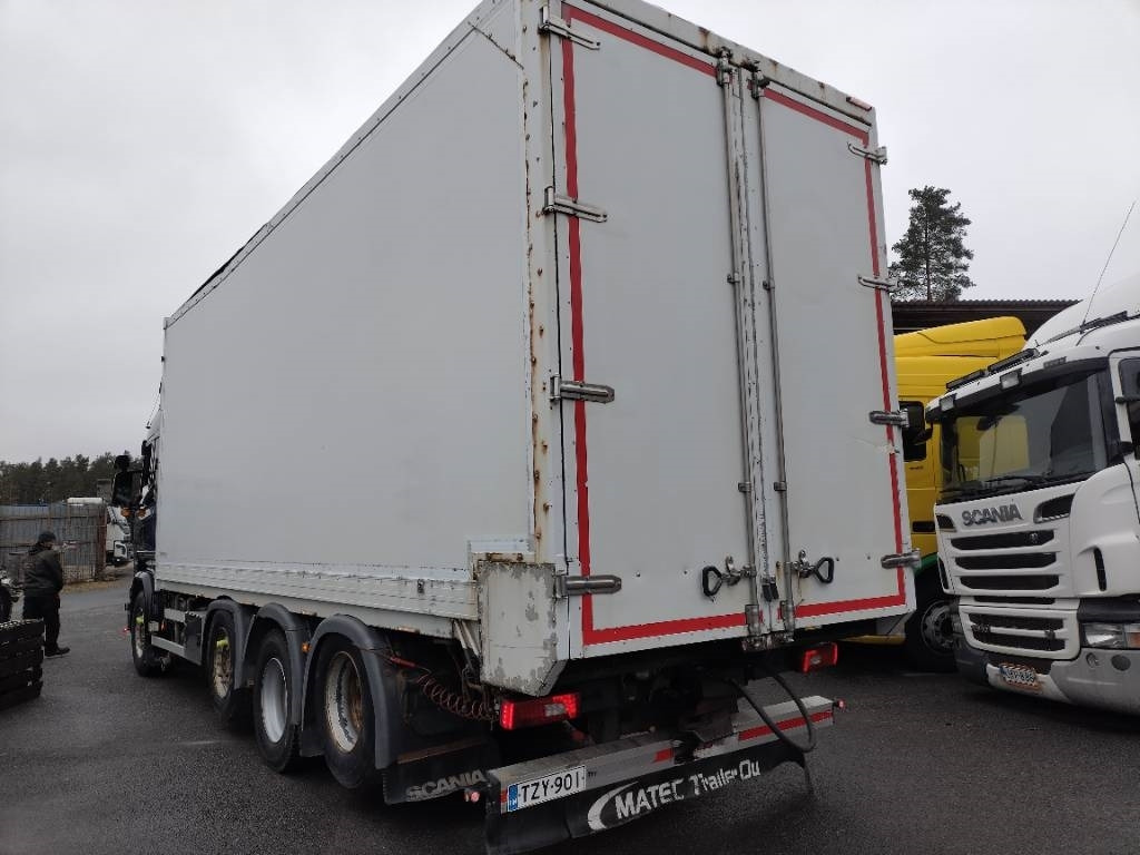 Scania R 580 8x2 ketjupurku kori 50mottia - Box truck: picture 4 Scania R 580 8x2 ketjupurku kori 50mottia - Box truck: picture 4