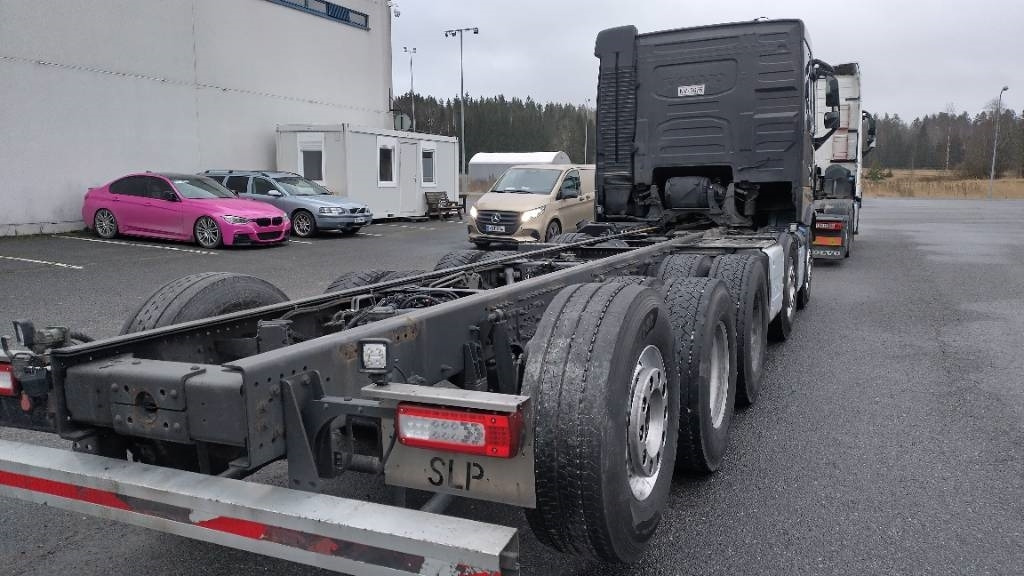 Volvo FH750 10*4 alusta,napaperät - Cab chassis truck: picture 3 Volvo FH750 10*4 alusta,napaperät - Cab chassis truck: picture 3