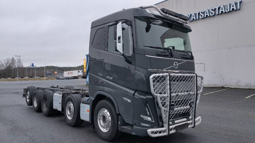 Volvo FH750 10*4 alusta,napaperät - Cab chassis truck: picture 2 Volvo FH750 10*4 alusta,napaperät - Cab chassis truck: picture 2