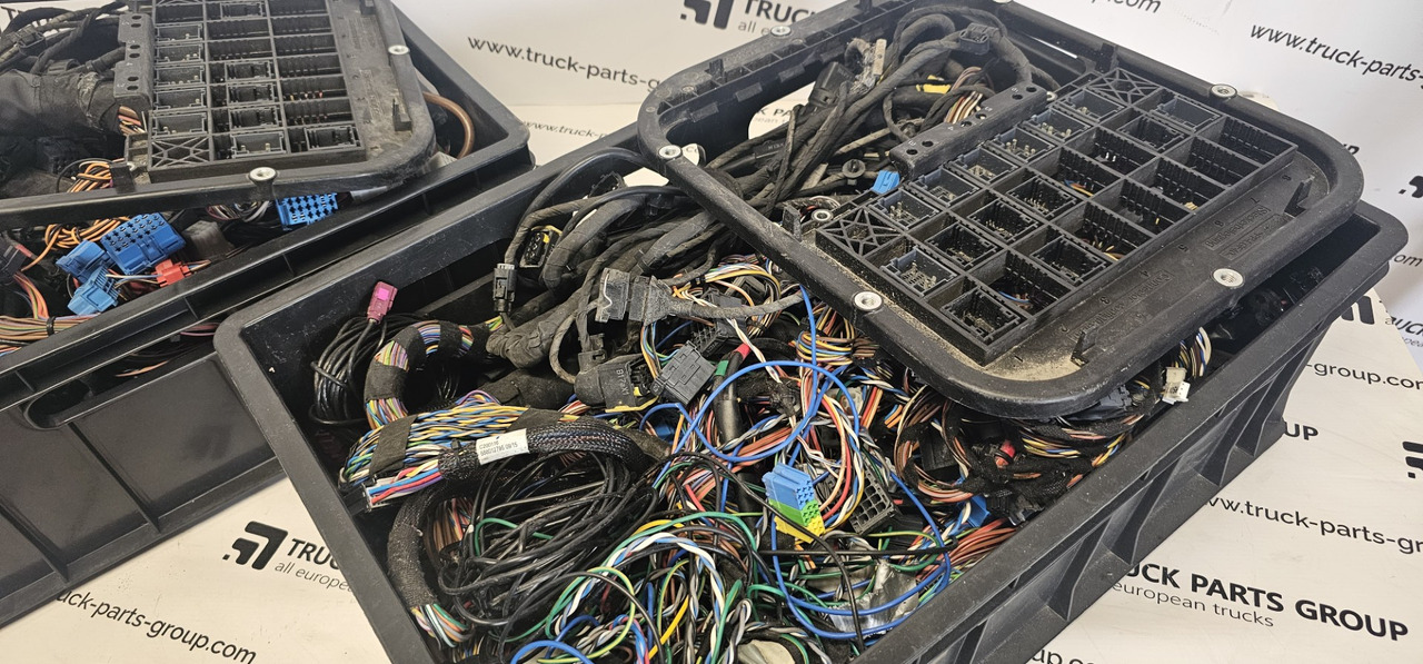 Mersedes-Benz Actros MP4 bumper wiring harness 0078013254, XVK82002234, 9615408113, 9615408013, 0064703824, 4711503933, XVK87000186, 9614400358, 4711503420, 4711504320, 4711509733, 0005401633, XVK8800 - Cables/ Wire harness for Truck: picture 2 Mersedes-Benz Actros MP4 bumper wiring harness 0078013254, XVK82002234, 9615408113, 9615408013, 0064703824, 4711503933, XVK87000186, 9614400358, 4711503420, 4711504320, 4711509733, 0005401633, XVK8800 - Cables/ Wire harness for Truck: picture 2