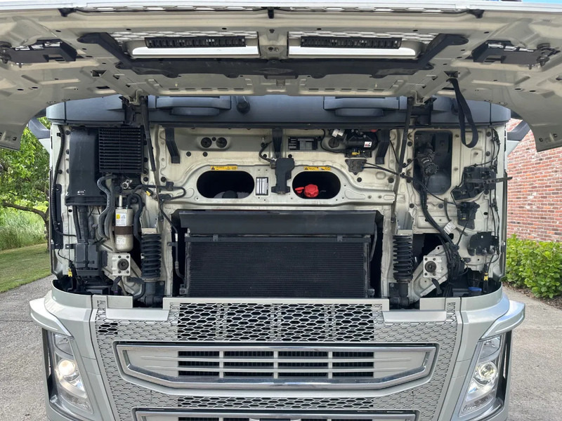 Volvo FH 460 / GLOBETROTTER / EURO 6 / I-Shift / HYDRAULIC / FULL AIR / NEW TACHO - Tractor truck: picture 3 Volvo FH 460 / GLOBETROTTER / EURO 6 / I-Shift / HYDRAULIC / FULL AIR / NEW TACHO - Tractor truck: picture 3