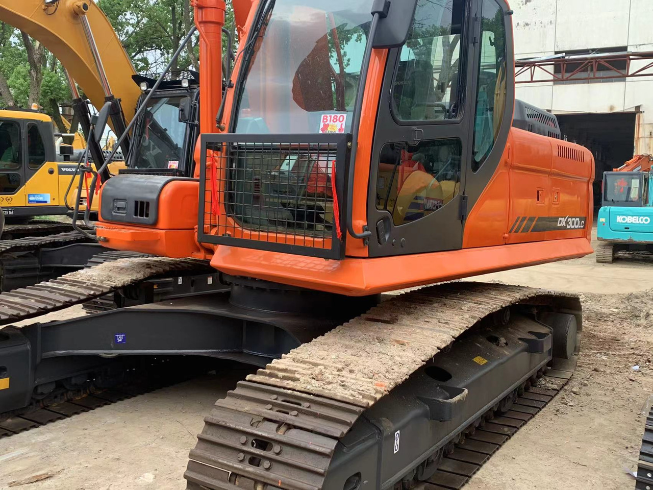 DOOSAN DX300LC - Crawler excavator: picture 1 DOOSAN DX300LC - Crawler excavator: picture 1