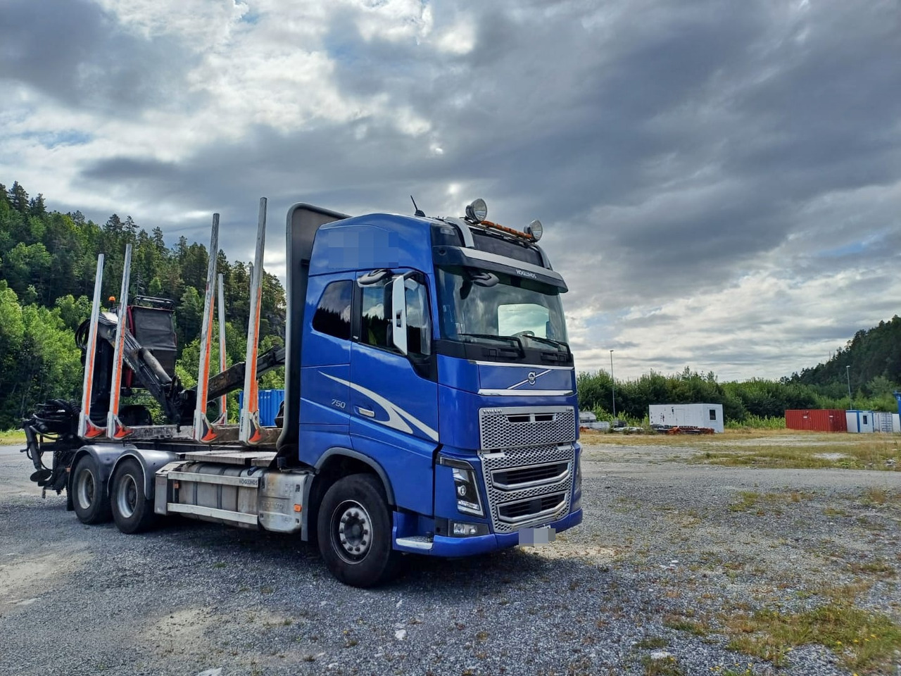 Volvo FH16 750 - Logging truck, Crane truck: picture 2 Volvo FH16 750 - Logging truck, Crane truck: picture 2