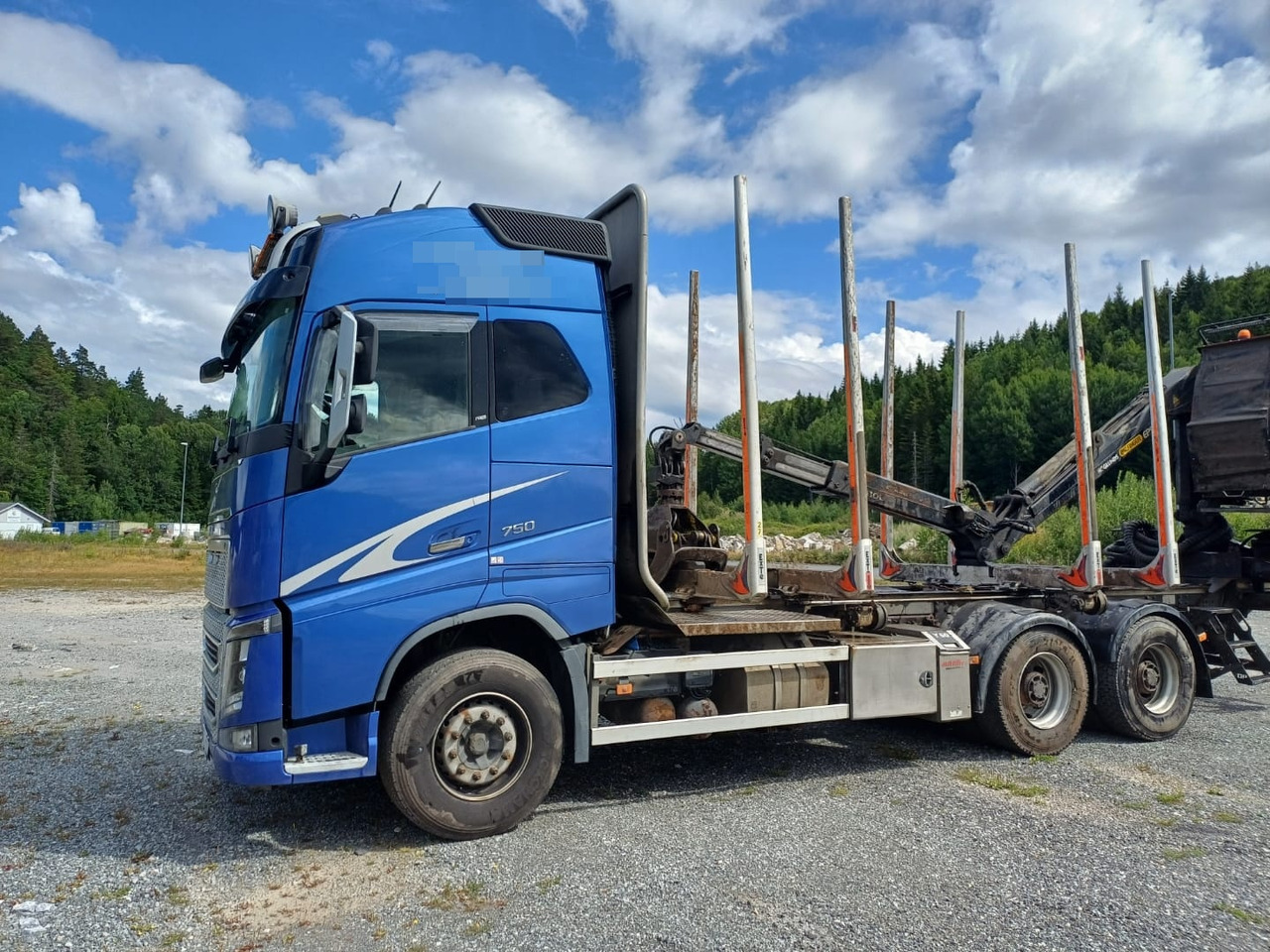 Volvo FH16 750 - Logging truck, Crane truck: picture 1 Volvo FH16 750 - Logging truck, Crane truck: picture 1