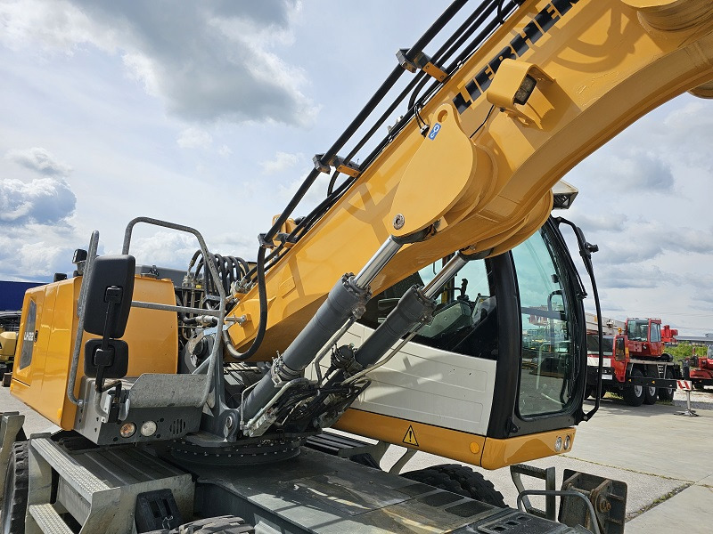 Waste/ Industry handler LIEBHERR LH22M: picture 8